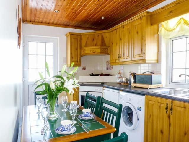 Village Cottage Dunkineely Екстериор снимка
